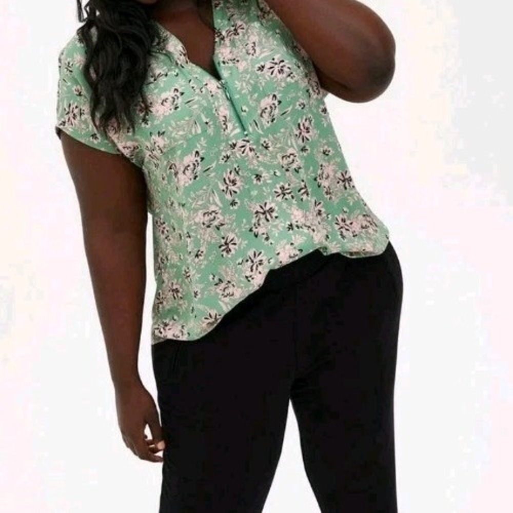 TORRID Women Blouse Georgette Zip-Front Dolman Floral Green and Pink Blouse Sz 3